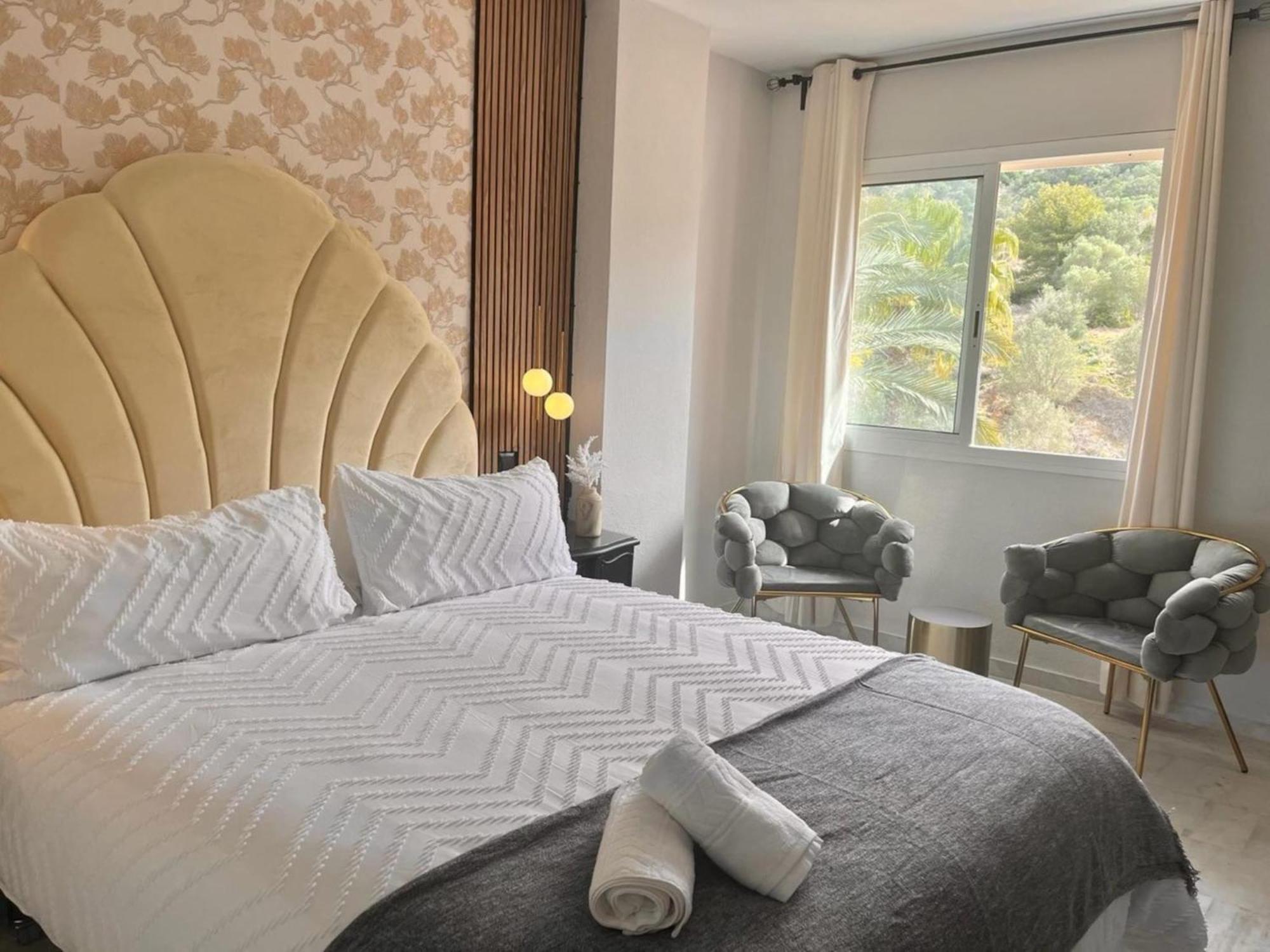 Apartment Plush Penthouse With Terrace *